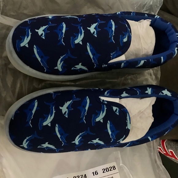 2x New boys shark light up sneakers - Picture 1 of 2